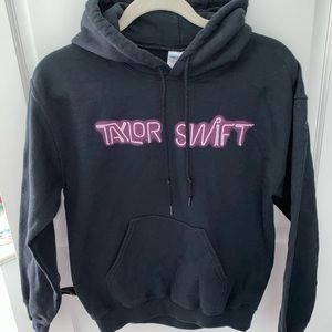 TAYLOR SWIFT 1989 WORLD TOUR SWEATSHIRT